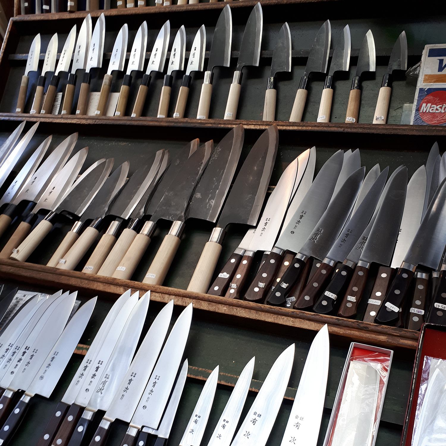 magasin de couteaux de cuisine japonais à Tokyo