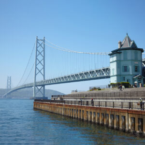 Die Akashi-Kaikyo-Brücke