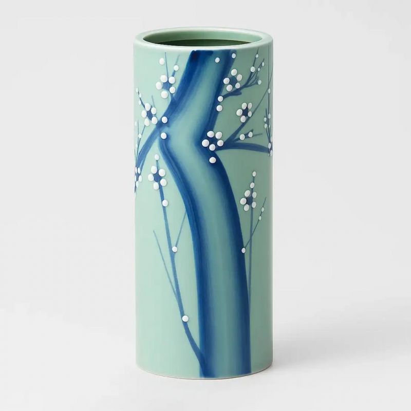 Illustration: Discover the Charm of Japanese Plum Blossom Vases — Japanese Culture | ROPPONGI